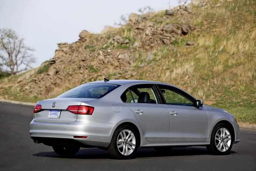  Volkswagen Jetta 2015 года  (US) (фото 15 из 62)
